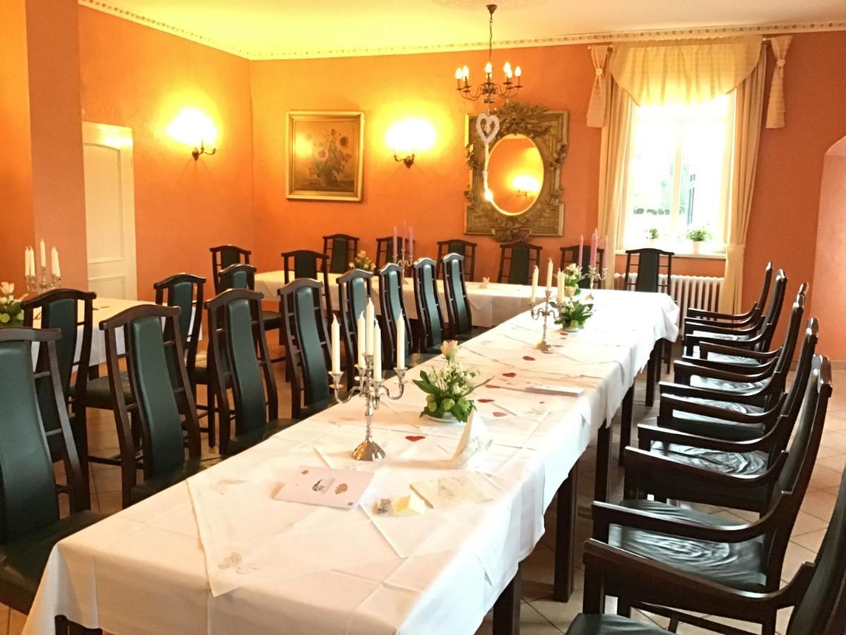 Gutshaus Darsikow Hotel Luaran gambar