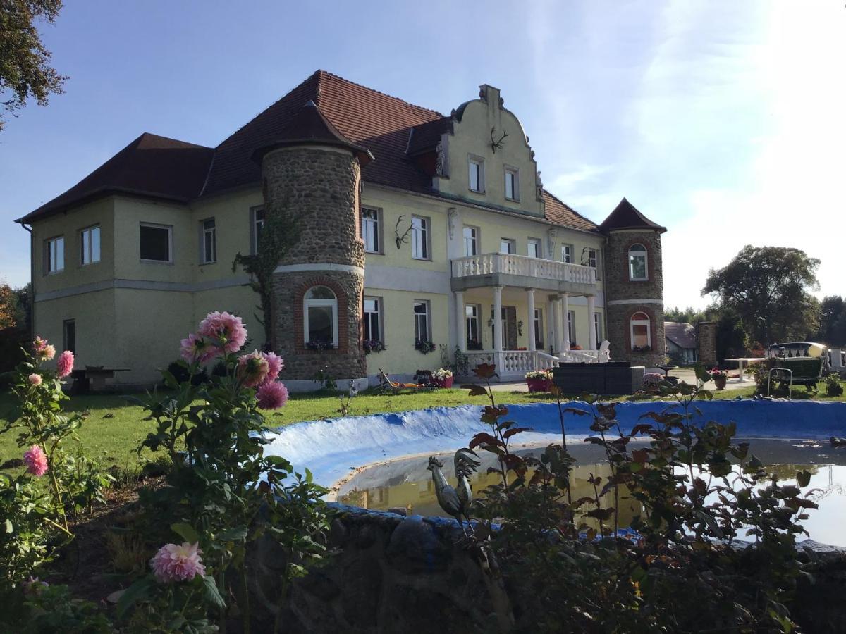 Gutshaus Darsikow Hotel Luaran gambar