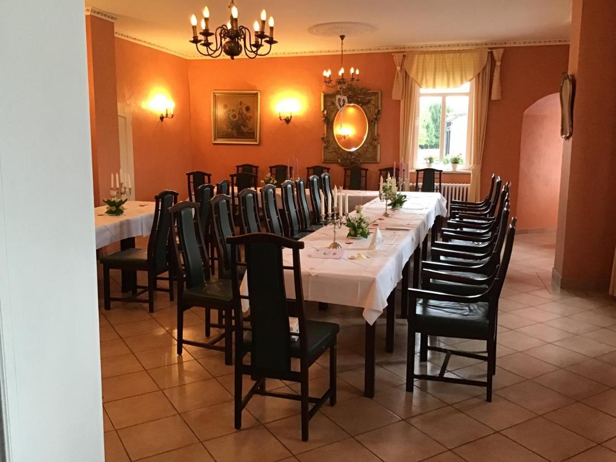 Gutshaus Darsikow Hotel Luaran gambar