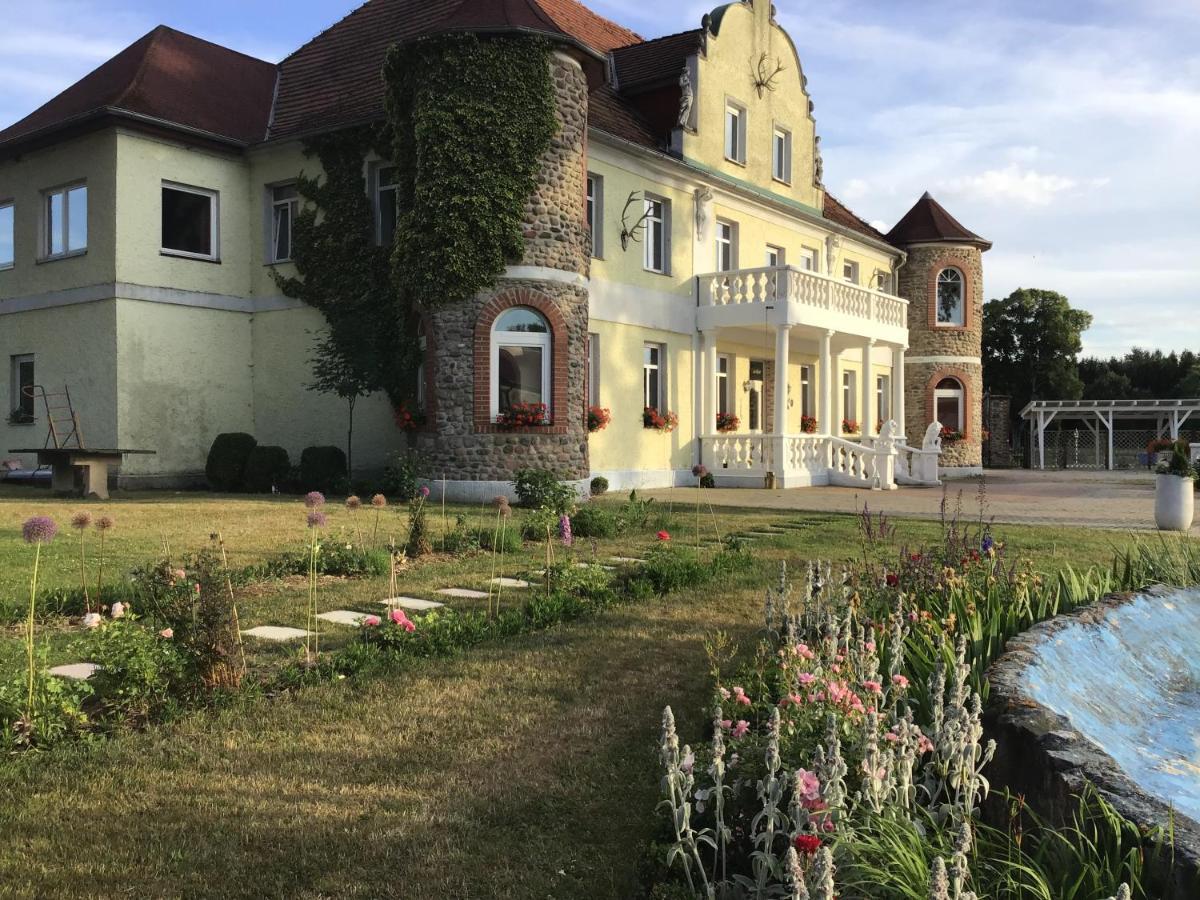 Gutshaus Darsikow Hotel Luaran gambar