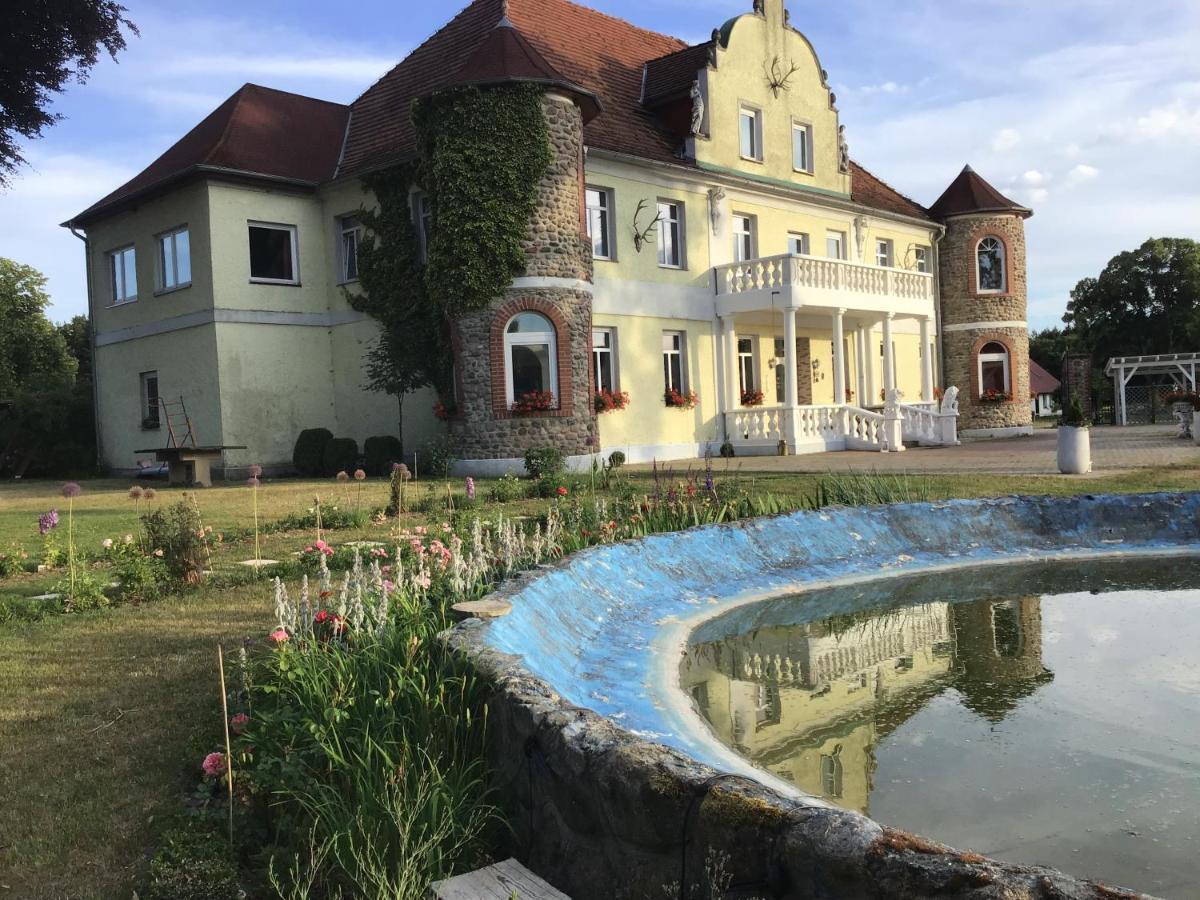 Gutshaus Darsikow Hotel Luaran gambar