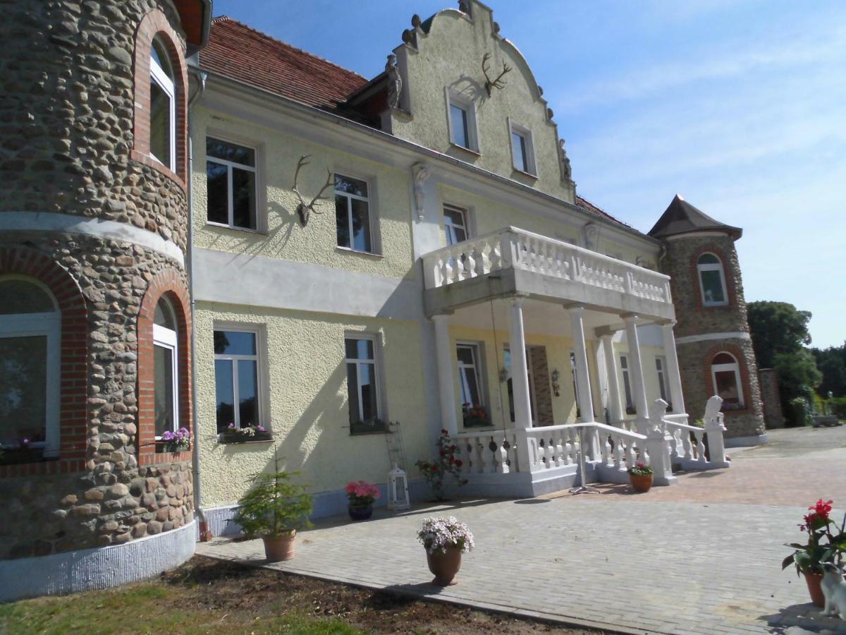 Gutshaus Darsikow Hotel Luaran gambar
